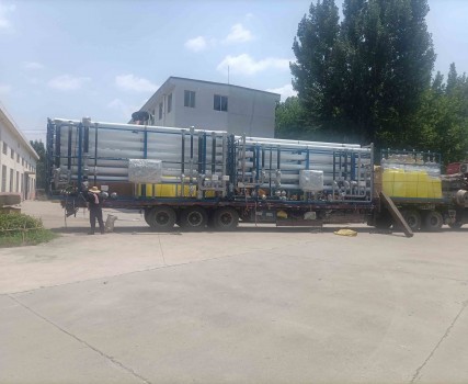 山西大同工地140T反滲透 *2臺、40T反滲透  、加藥設(shè)備 、清洗設(shè)備發(fā)貨現(xiàn)場